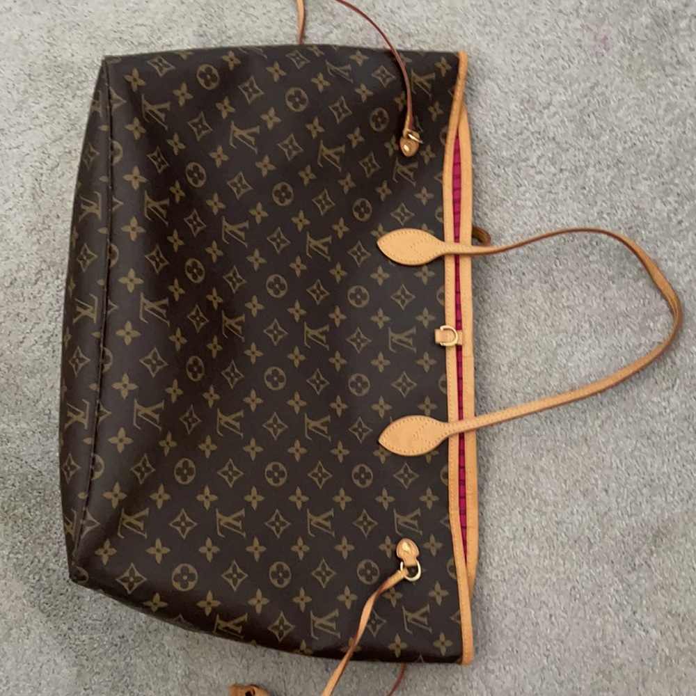 Louis Vuitton Paris Purse